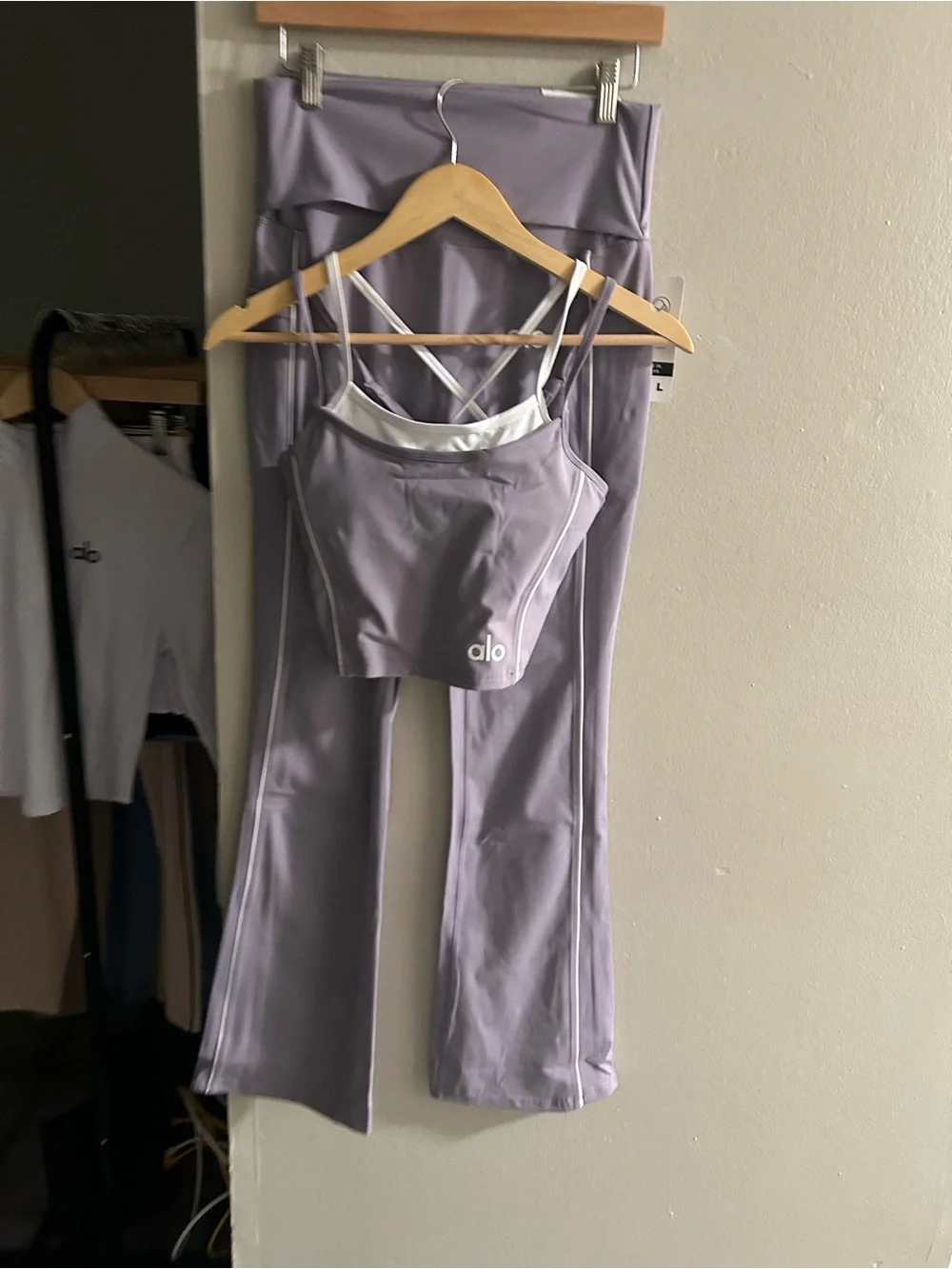 Inspire ALO Yoga Lavender Strappy Sports Bra and Matching Flare Leggings